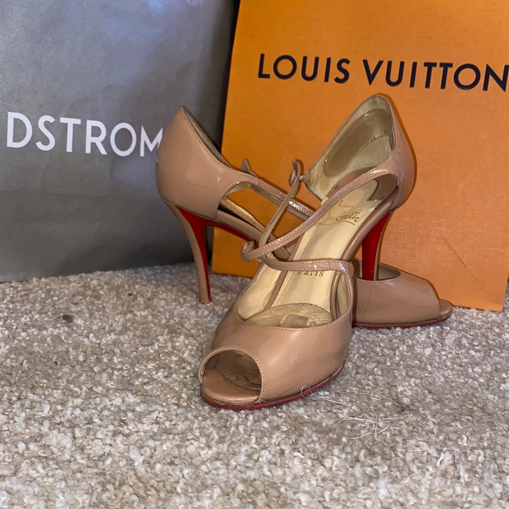 NUDE CHRISTIAN LOUBOUTINS